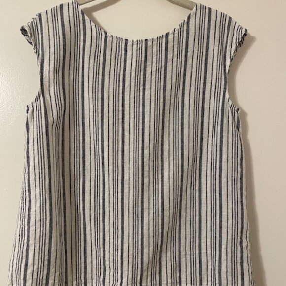 Max Studio Tops - Striped blue and white top - Size M